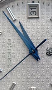 klockhandset i blått stål